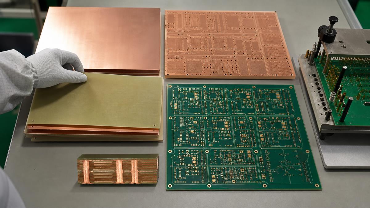 Multilayer PCB manufacturing stages from inner layer imaging through lamination drilling plating and electrical test