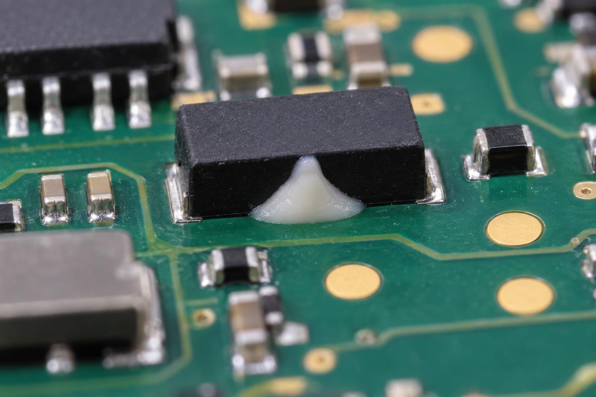Adhesive fillet at a component side with adjacent solder terminations left uncovered, AI illustration